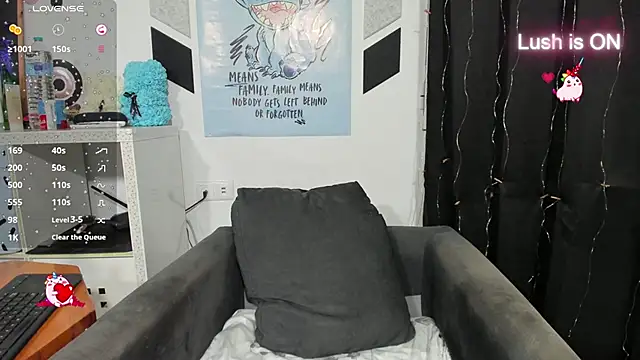 Snapshot of alexysgray chatting on October 11, 6:54 pm alexysgray online show from October 11, 6:54 pm