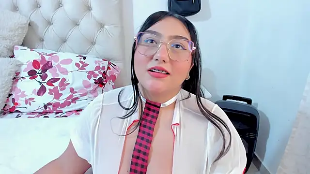 NayaWayne online show from October 24, 6:48 pm