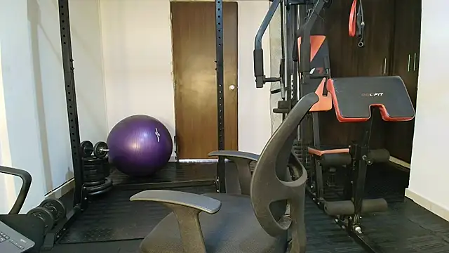 JuliKim  online show from October 11, 1:25 pm