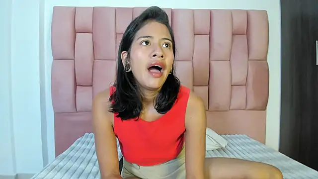 JuliKim  online show from September 10, 1:00 pm