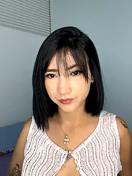 emma woods  online show from October 29, 10:30 am