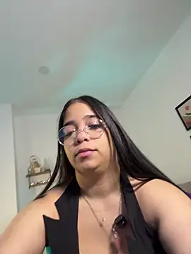 tati reyess online show from December 14, 11:49 am