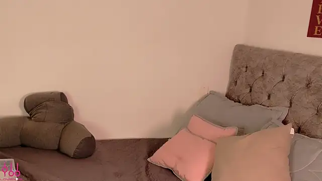 Samara Kim online show from April 10, 8:37 pm