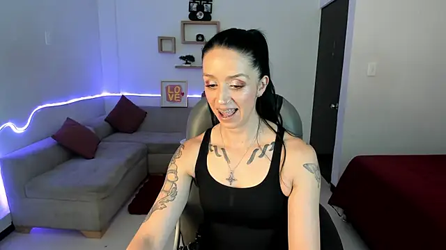 Kristen Garner online show from December 2, 7:05 pm