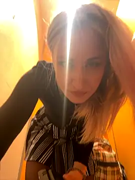 Dina-Light online show from November 9, 5:42 pm