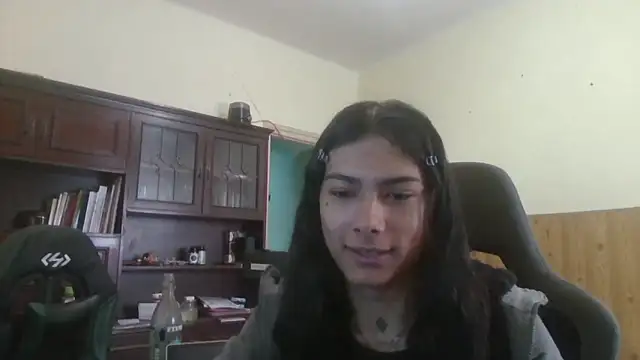 calliemaggotbone online show from April 17, 10:39 am