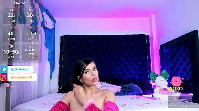 nikolsmithh online show from November 10, 7:53 pm