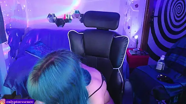 Snapshot of CalyptoEssence chatting on September 28, 9:53 pm CalyptoEssence online show from September 28, 9:53 pm