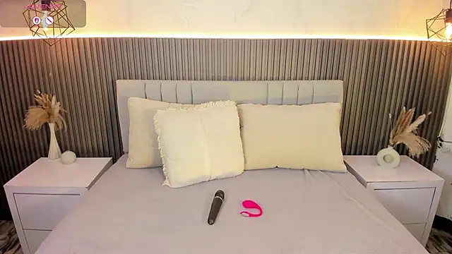 SHANONCLARK online show from September 10, 7:14 pm