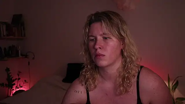 moonamii online show from November 4, 4:34 pm