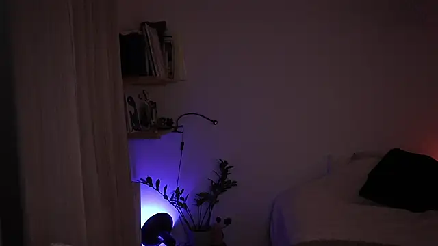 moonamii online show from January 6, 6:55 pm