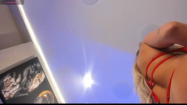 Zoevegass online show from November 28, 8:45 pm