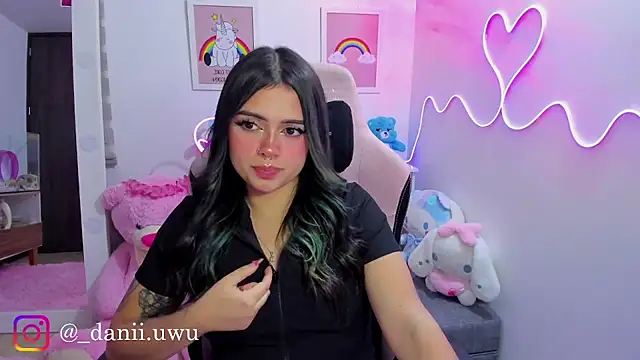 CuteDani  online show from July 4, 7:48 am