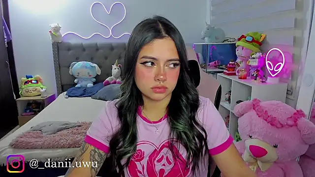 CuteDani  online show from August 4, 4:51 am