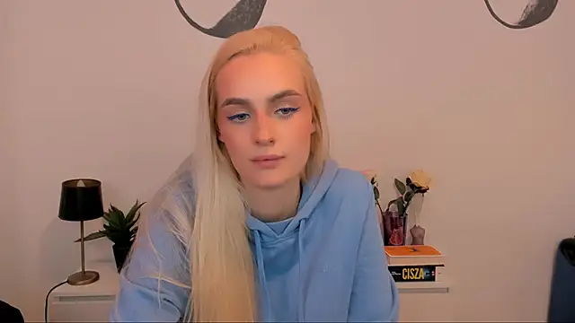 Snapshot of OliviaKisss chatting on September 16, 6:38 pm OliviaKisss online show from September 16, 6:38 pm