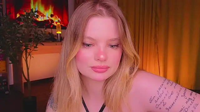 Snapshot of Hottie_Jane chatting on October 18, 7:04 pm Hottie Jane online show from October 18, 7:04 pm