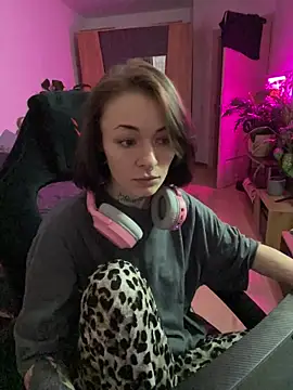 pale skin online show from October 22, 8:14 pm