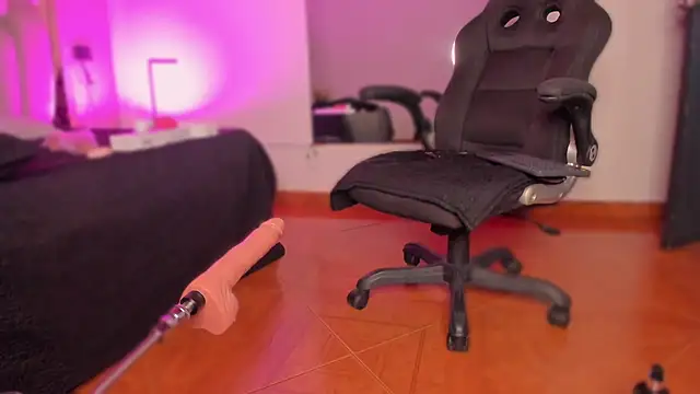 Emmily Savage online show from February 26, 12:59 pm