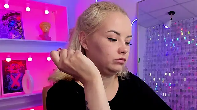 StephanieSweety online show from July 16, 6:01 pm