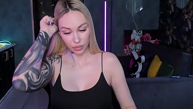 Blckmirrorr online show from February 20, 6:59 am