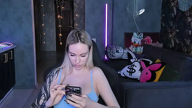 Blckmirrorr online show from March 15, 10:17 am