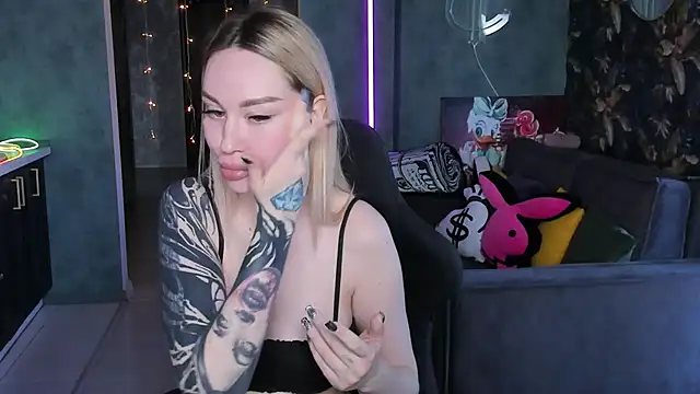 Blckmirrorr online show from April 5, 10:58 am