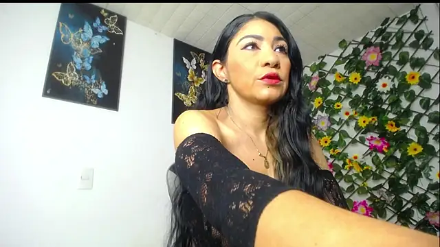 luzcastillo07 online show from February 6, 9:12 am