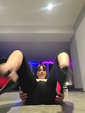 JuneLaFrenchie online show from April 17, 9:50 pm