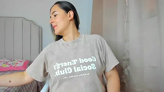 Hanna86 online show from December 4, 8:53 pm