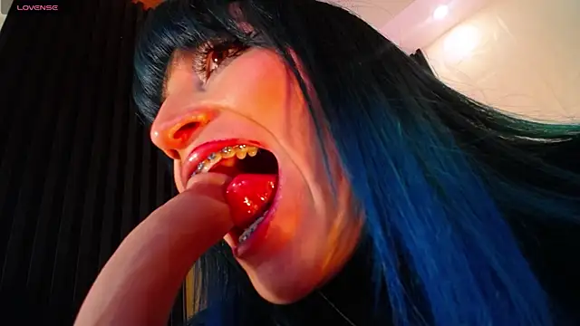 alicia moom online show from April 17, 9:50 pm