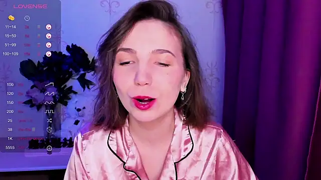 KindHazelHere  online show from February 8, 8:45 pm