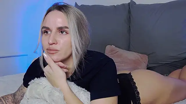 SofiJames online show from November 26, 7:09 am