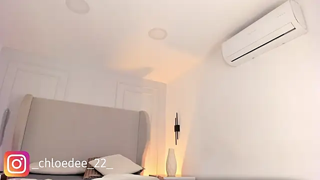 chloe d online show from January 19, 12:45 pm