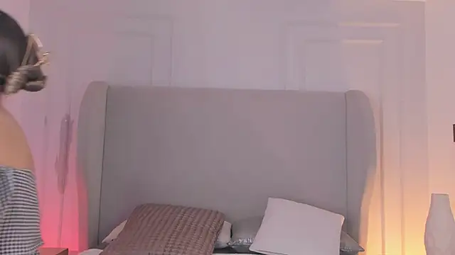 chloe d online show from October 25, 1:08 pm