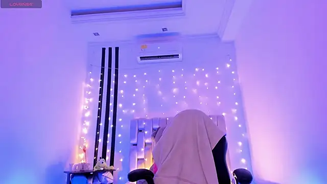 Gorgeous Team online show from February 11, 8:10 pm