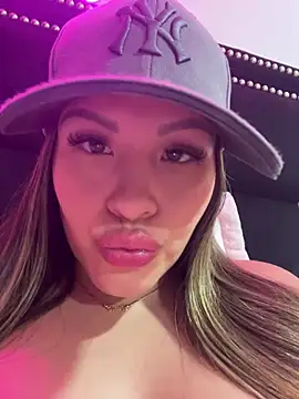 sexyyykloee online show from April 18, 6:38 am