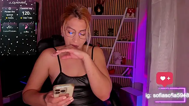 sofiah  online show from April 3, 5:11 pm