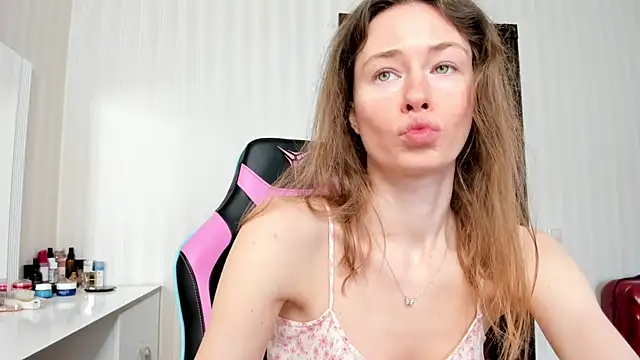 ooksiiii online show from April 11, 11:47 am