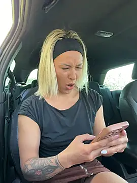 petrouchkaaa  online show from April 5, 8:02 am