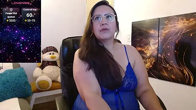 amalia brunette online show from December 18, 4:23 pm