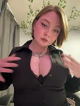 EmmySuiyugh online show from April 11, 2:21 pm