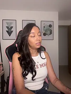 DianaHopson online show from March 26, 11:45 am