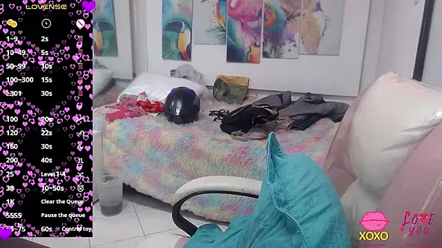 alegriamartinez online show from October 14, 7:05 pm