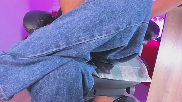 Alahia Rodriguez online show from November 12, 5:55 pm