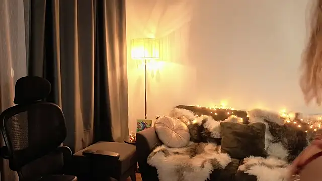 JoanneGG online show from December 2, 5:09 am