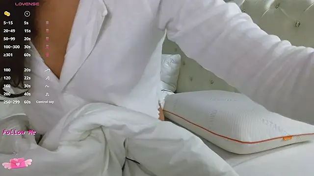 LaraSkinny online show from November 12, 3:04 am