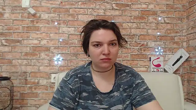 Amelia Kiss  online show from April 19, 1:05 am