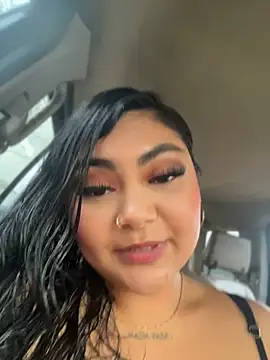 ItsEla online show from April 16, 1:22 pm