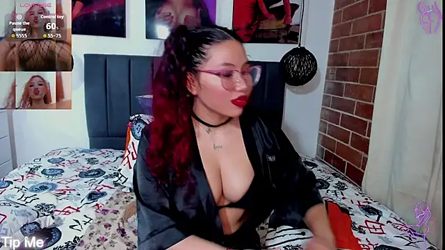 kyliejenner hot online show from October 25, 2:41 am