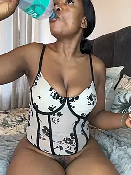 slimcateee online show from February 20, 5:50 am